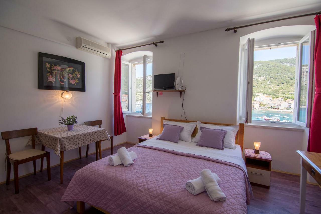 Apartment Riva 5 Komiža Eksteriør billede
