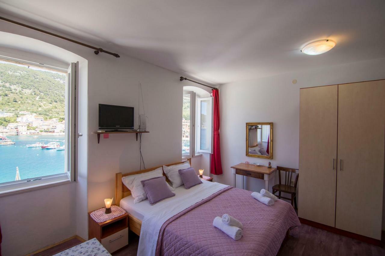 Apartment Riva 5 Komiža Eksteriør billede