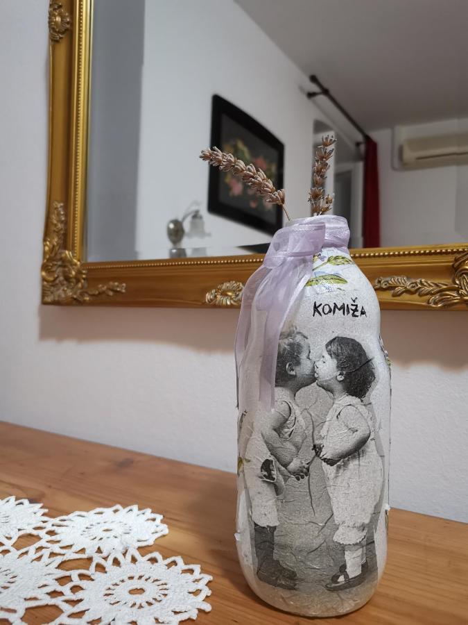 Apartment Riva 5 Komiža Eksteriør billede